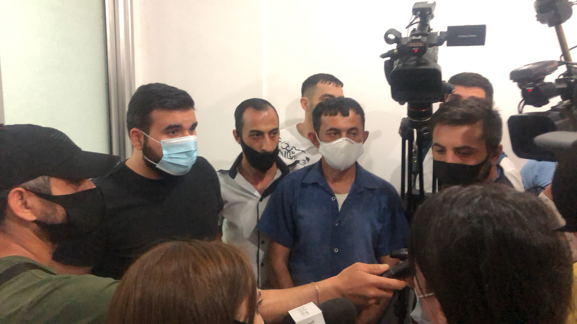 «Իմ քայլը» խմբակցության պատգամավորները հանդիպել են ՌԴ մեկնելու պահանջով հավաքված քաղաքացիների հետ