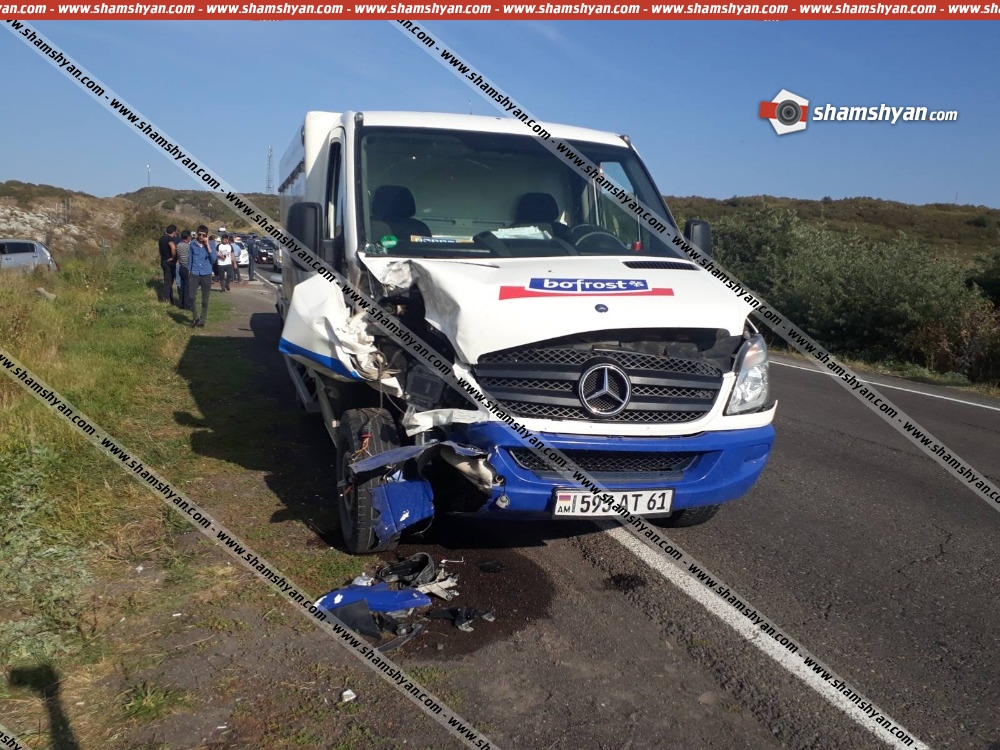 Գեղարքունիքի մարզում բախվել են Mercedes Sprinter-ը, KIA Sportage-ն ու Opel Astra-ն. կա վիրավոր