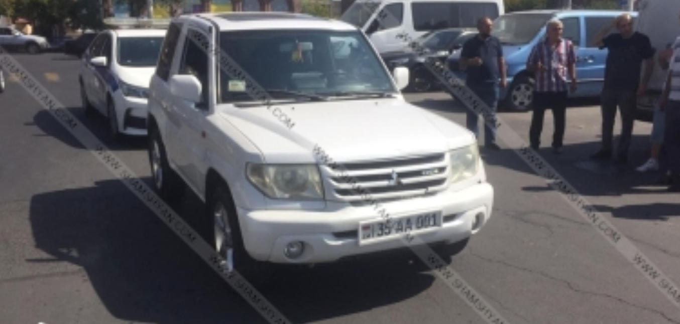 38-ամյա վարորդը Սասունցի Դավթի հրապարակում Mitsubishi-ով վրաերթի է ենթարկել 3 երեխայի. վերջիններս տեղափոխվել են հիվանդանոց