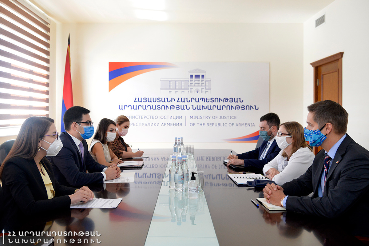 Ռուստամ Բադասյանը ԱՄՆ դեսպանի հետ քննարկել է հակակոռուպցիոն և ոստիկանության ոլորտների բարեփոխումների ընթացքը   