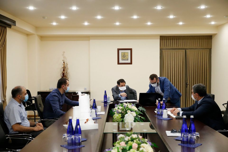 Երևանի քաղաքապետն ու «Հայփոստ»-ի տնօրենը քննարկել են  կենտրոնական փոստատան վերակառուցման հարցը