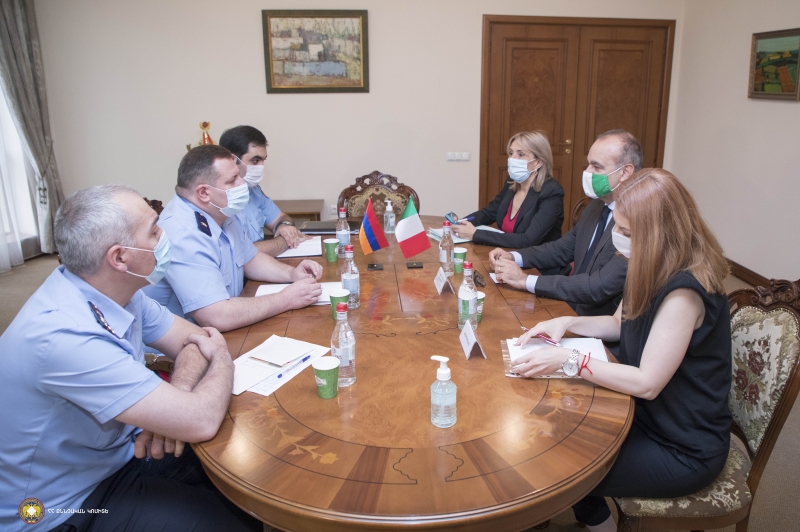ՀՀ քննչական կոմիտեի նախագահն ընդունել է ՀՀ-ում Իտալիայի արտակարգ և լիազոր դեսպանին