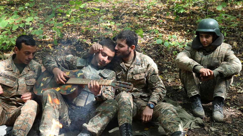 Նաև սպա-զինվոր ամուր և առողջ հարաբերությունների շնորհիվ ենք դիմադրում․ ՊՆ խոսնակ