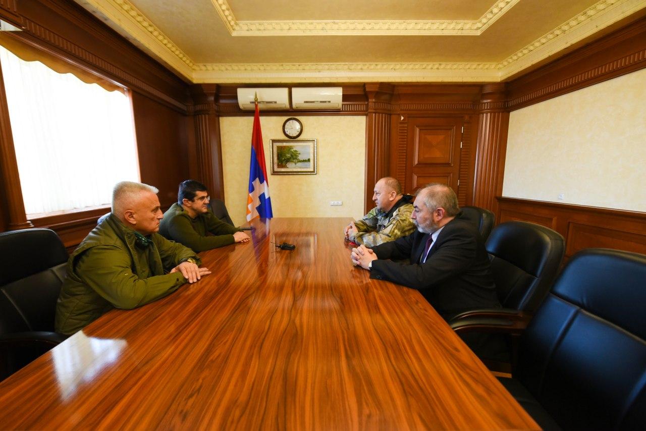 Արայիկ Հարությունյանն ընդունել է Ղրիմի կամավորականների միության ղեկավար Արմեն Մարտոյանին