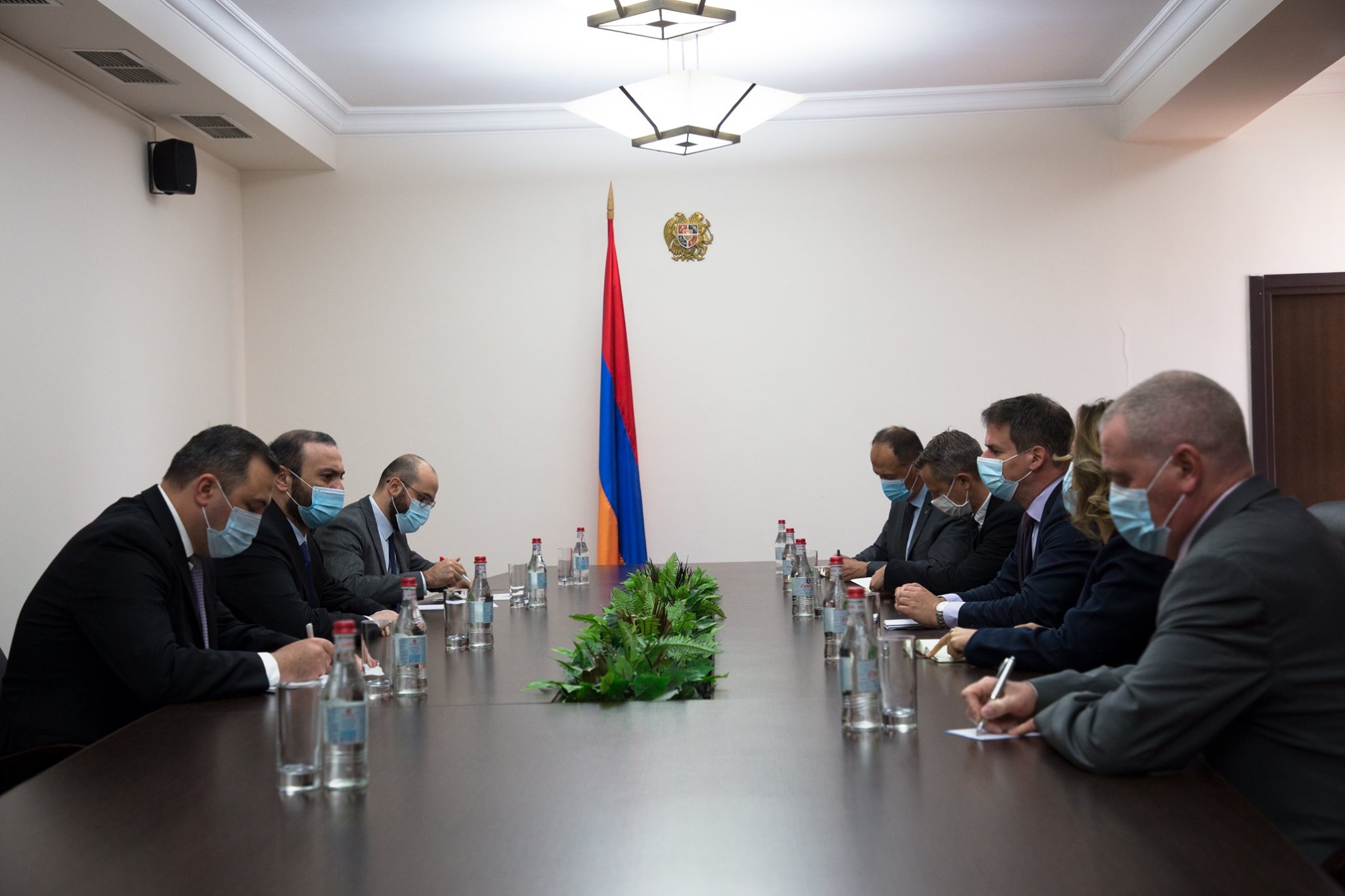 ՀՀ ԱԽ քարտուղարն ընդունել է դեսպան Ժոնաթան Լաքոտին