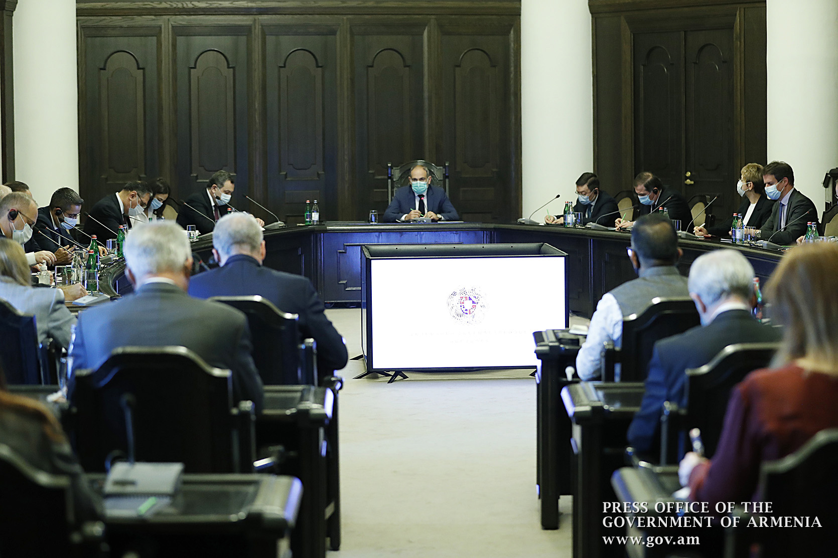 «Հումանիտար ճգնաժամը կանխարգելելու միակ արդյունավետ միջոցը կարող է լինել ԼՂ ժողովրդի ինքնորոշման իրավունքի ճանաչումը». վարչապետը` դեսպաններին