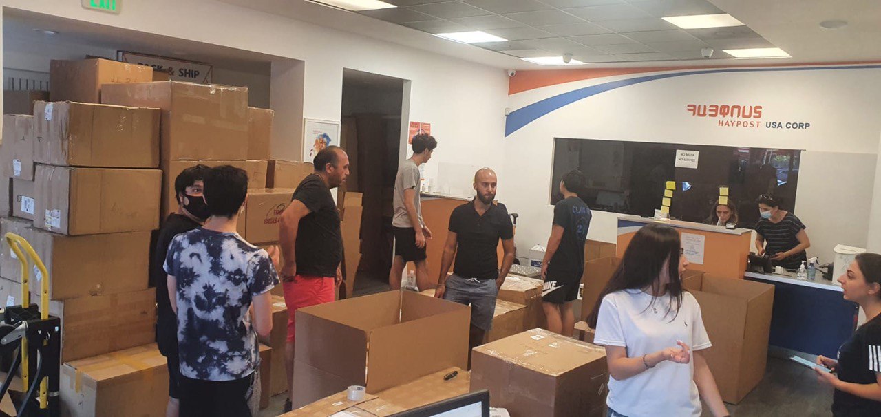 Երկու օրում «Հայփոստի» ԱՄՆ-ի մասնաճյուղում հավաքվել է առաջնագծի համար նախատեսված 20 տոննա ծանրոց