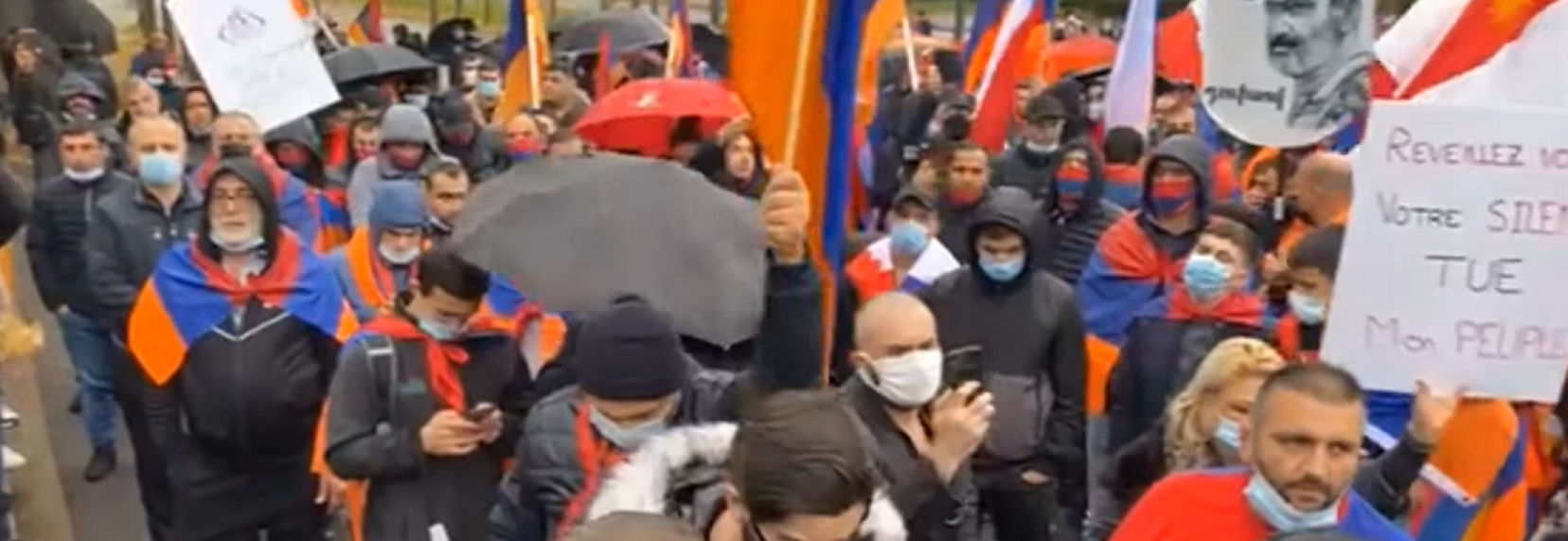 Ստրասբուրգում հայ ցուցարարները ՄԻԵԴ-ի ներկայացուցչին են հանձնել իրենց պահանջները