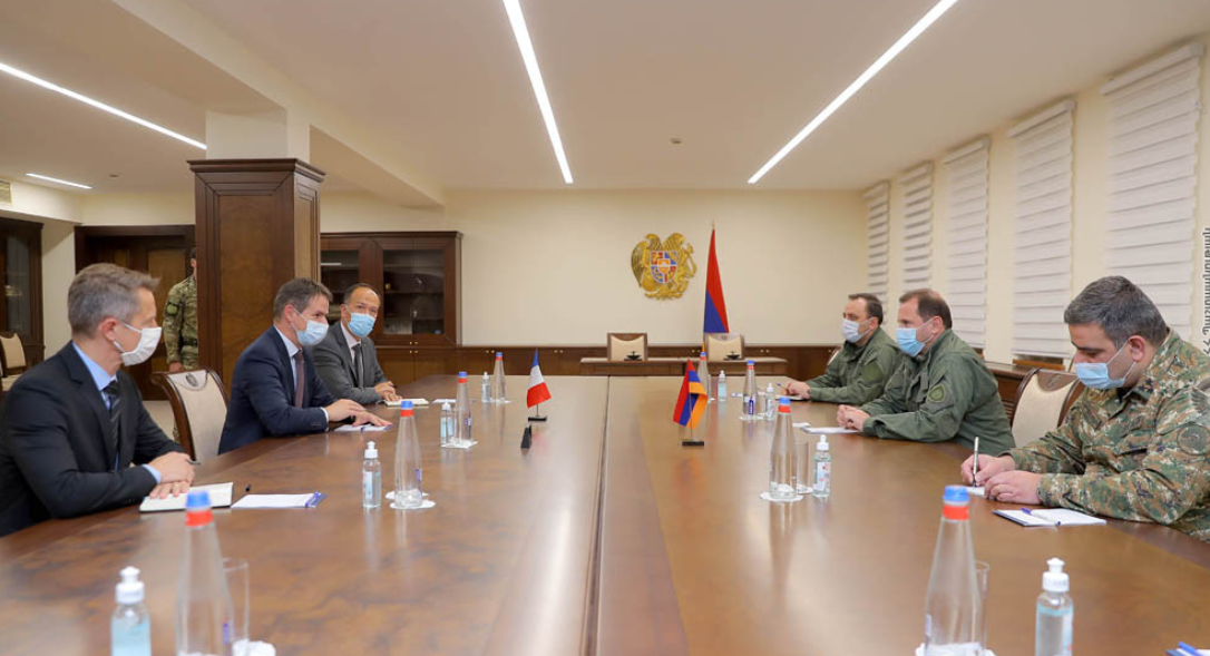 Դավիթ Տոնոյանն ու Ժոնաթան Լաքոտը քննարկել են ռազմական գործողությունների գոտում տիրող իրավիճակը