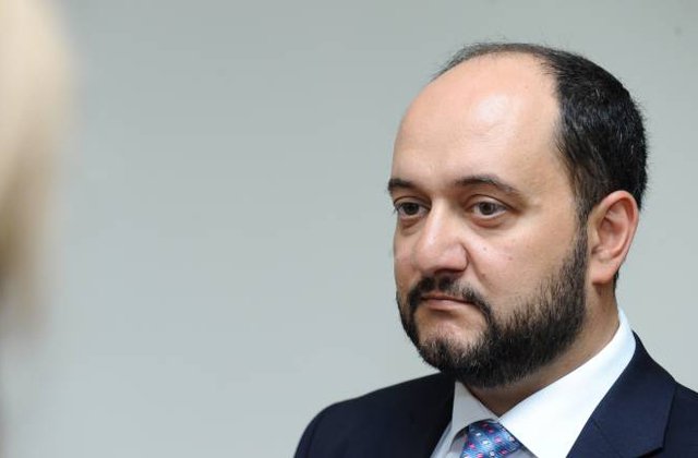ԿԳՄՍ նախարարն այցելել է Շուշիի ու Ստեփանակերտի մի շարք ապաստարաններ, հանդիպել երեխաների հետ