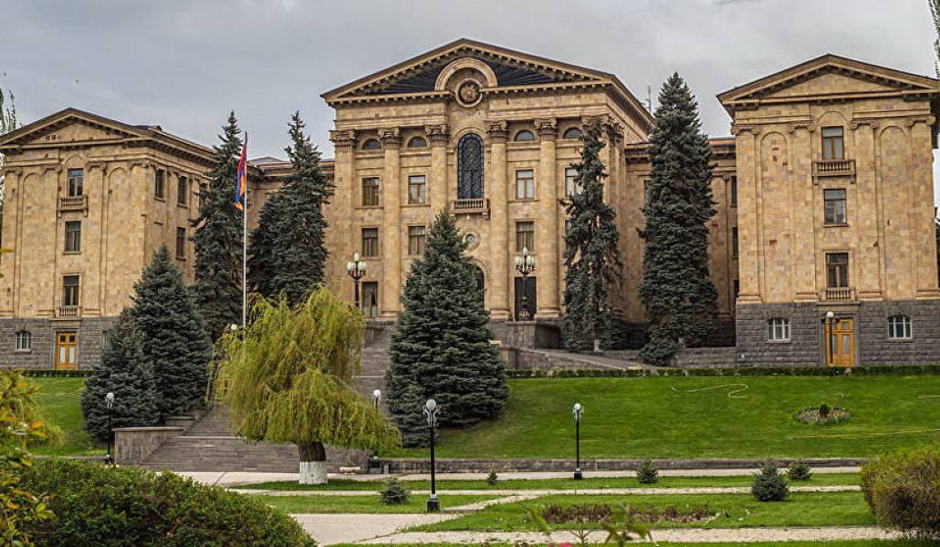 Խորհրդարանն ընդունեց. ու՞մ է վերաբերում ռազմական դրության ռեժիմի կանոնները խախտելու համար սահմանվող պատիժը