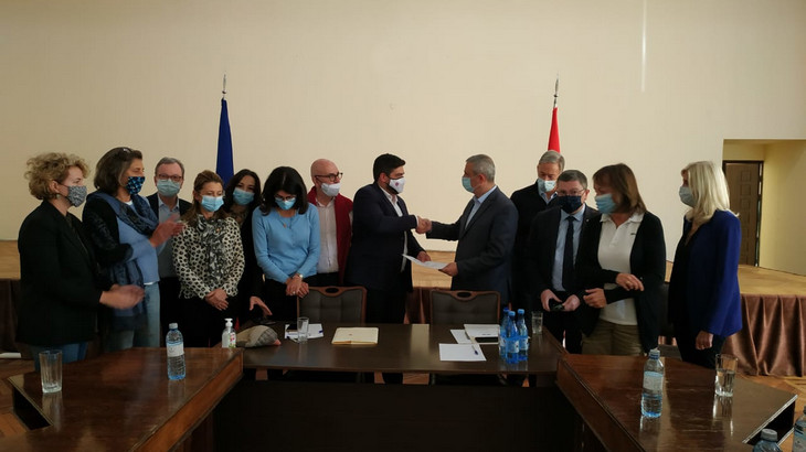Ֆրանսիայի խորհրդարանի պատգամավորները Արցախի ԱԳՆ ղեկավարին են հանձնել Ֆրանսիայի խորհրդարան ներկայացված ԱՀ-ի ճանաչման մասին բանաձևի նախագծի կրկնօրինակ