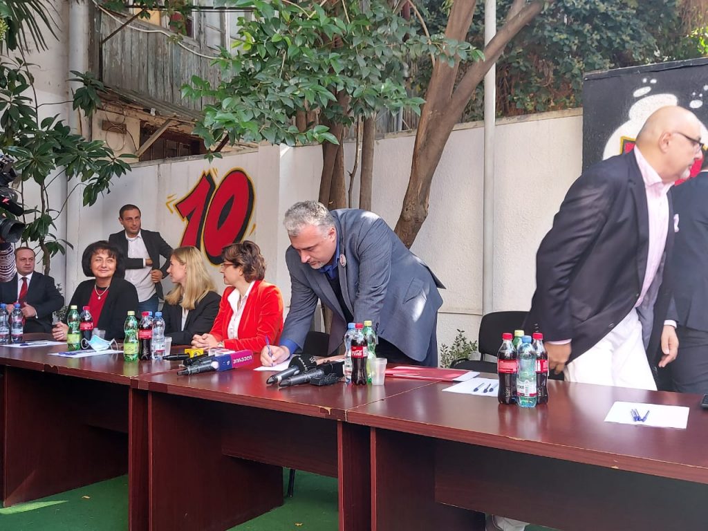 «Վրացական երազանքի» հետ կոալիցիա չկազմել. ընդդիմությունը հուշագիր է ստորագրել