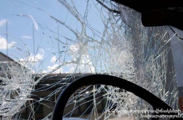 Ռուբինյանց փողոցում բախվել են «Lada»-ն և «Mercedes C»-ն․ կան տուժածներ