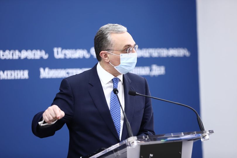 Գերեվարվածների հանդեպ նվաստացնող վարքը և սպանությունները ի ցույց է դնում այն բարբարոսության խորությունը, որի հետ մենք հիմա առնչվում ենք․ Զոհրաբ Մնացականյան