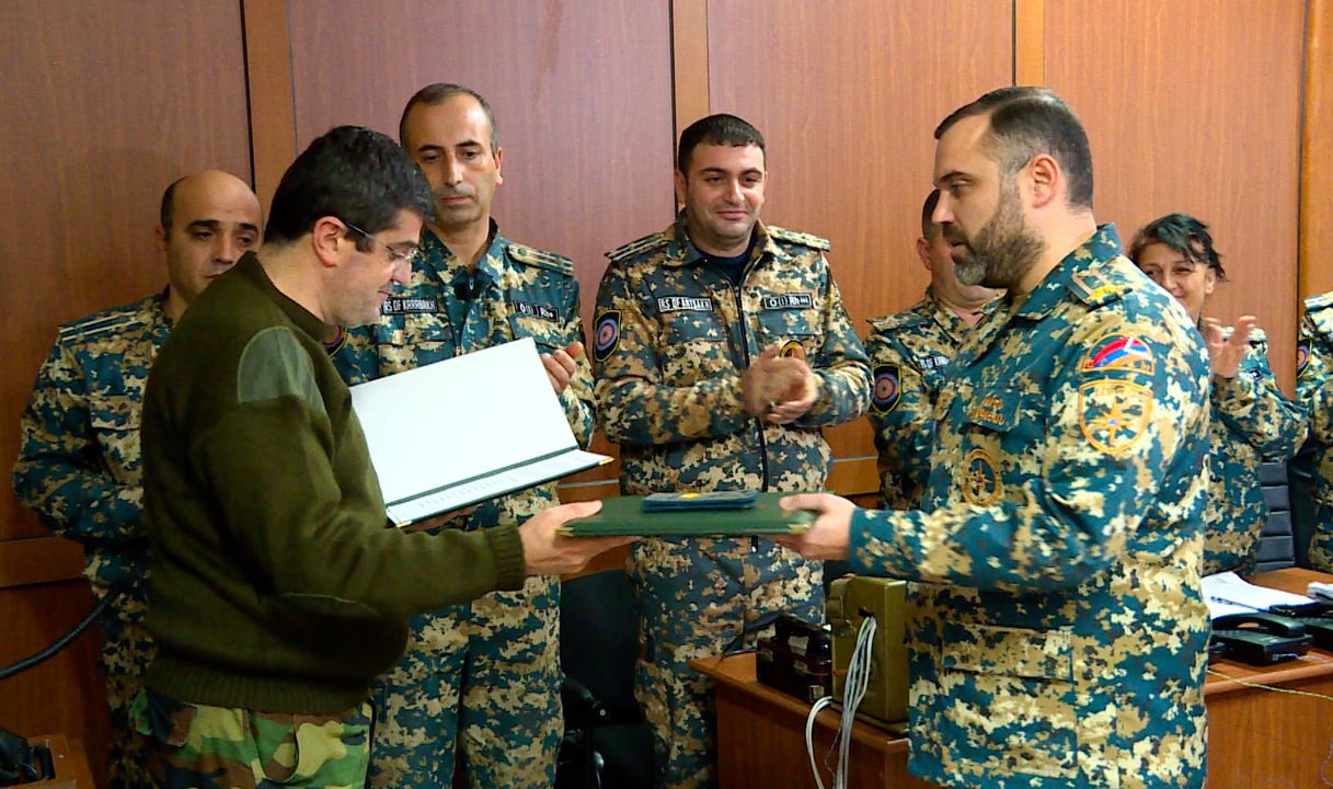 Արցախի ԱԻ պետական ծառայության աշխատակցի օրվա կապակցությամբ պետական պարգևներով ու մեդալներ համակարգի  աշխատակիցներին