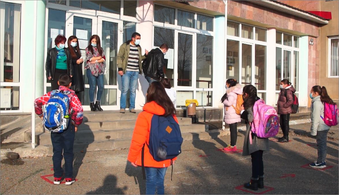 Գյումրիի որոշ դպրոցներում դասերը վերսկսելուց առաջ դասվարները թեստավորում են անցել