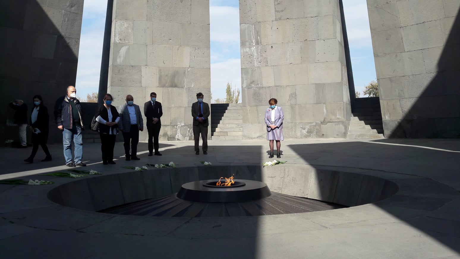 Բարոնուհի Քերոլայն Քոքսը հարգանքի տուրք է մատուցել Հայոց ցեղասպանության զոհերի հիշատակին