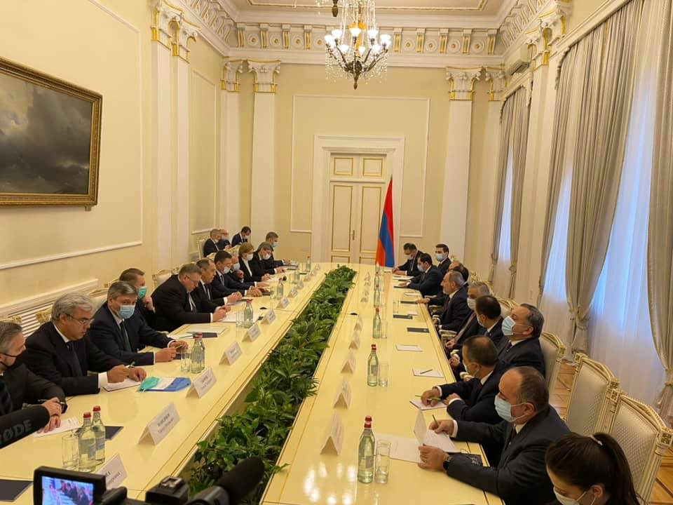 Զախարովան լուսանկար է հրապարակել Փաշինյանի հետ ՌԴ միջգերատեսչական պատվիրակության հանդիպումից