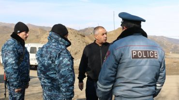 Արցախի ոստիկանապետն այցելել է Ստեփանակերտ-Գորիս ճանապարհահատվածում տեղադրված անցակետեր