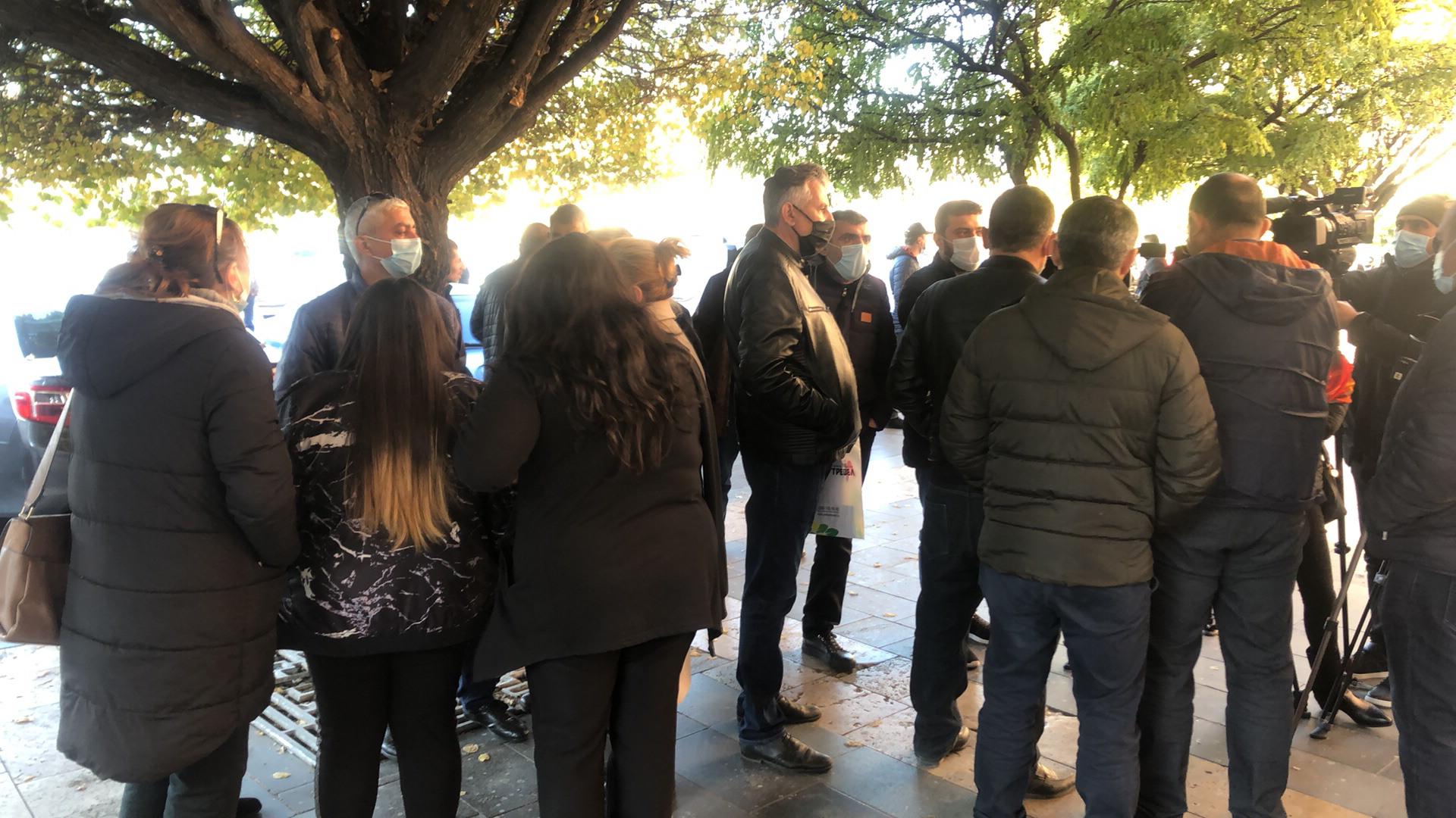 «Մեր հարցերին պատասխանեք, հակառակ դեպքում հացադուլ կհայտարարենք»․ ժամկետային զ/ծ-ի ծնողները` կառավարության դիմաց