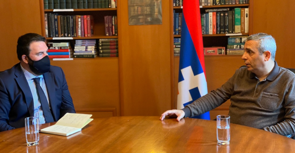 Ջոն Ինյարիտուն Մասիս Մայիլյանի հետ զրույցում նշել է, որ ջանքեր կգործադրի իր երկրի կողմից Արցախի ժողովրդին աջակցություն ապահովելու հարցում