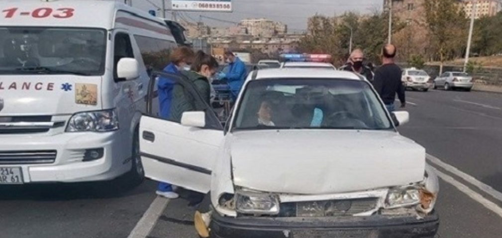 Լենինգրադյան փողոցում մեքենաներ են բախվել. տուժածը հոսպիտալացվել է