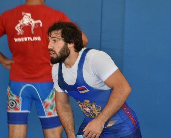 Սլավիկ Գալստյանը և Կարապետ Չալյանը հաղթեցին սփոփիչ գոտեմարտերում և կպայքարեն բրոնզի համար