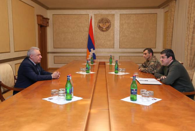 Անհայտ կորածների և գերիների հարցն առաջնահերթություն է. ԱՀ նախագահը՝ ՀՀ ՊՆ ղեկավարին