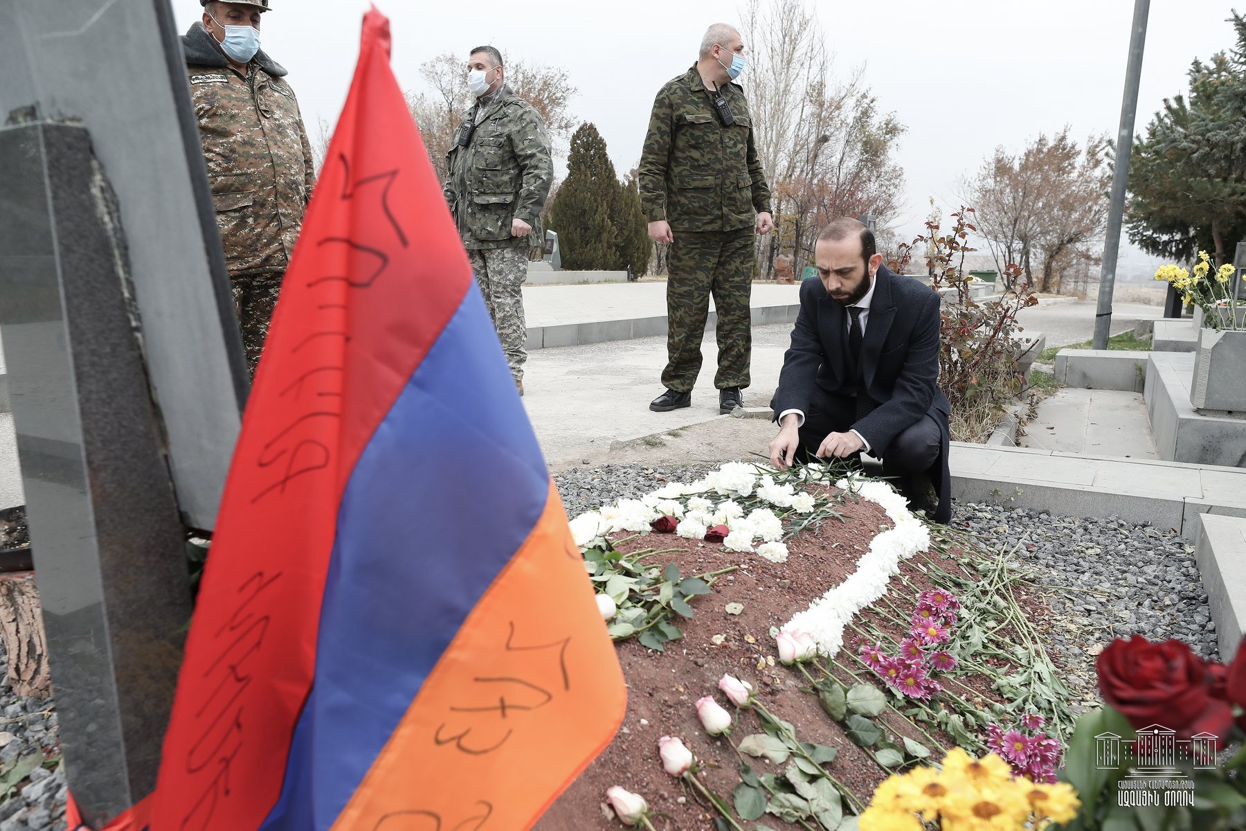 Արարատ Միրզոյանը Եռաբլուր պանթեոնում հարգանքի տուրք է մատուցել հայրենիքի պաշտպանության համար նահատակված հերոսների հիշատակին