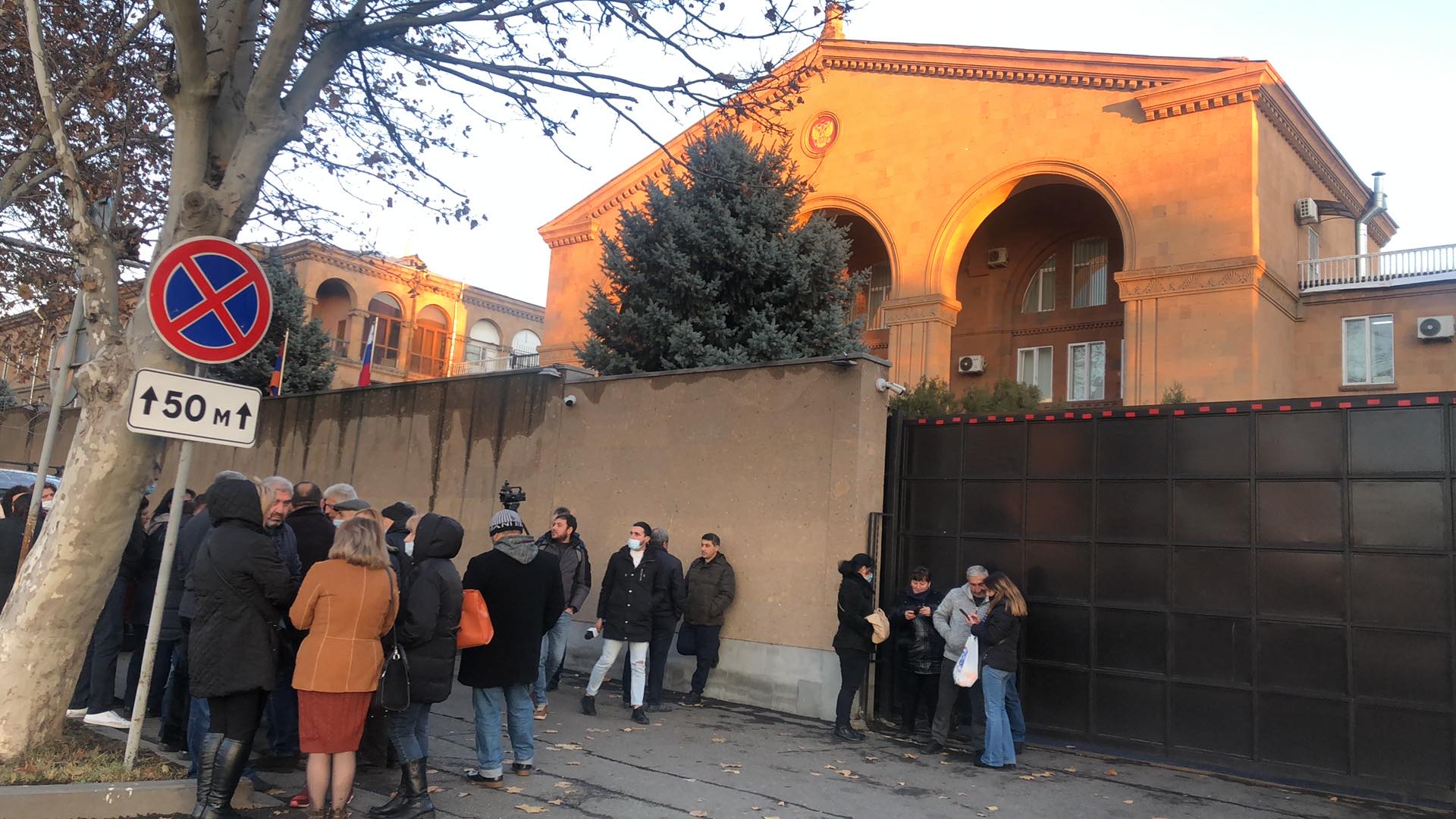 «Մեր զինվոր տղերքի համար Արցախում անվտանգության երաշխիքներ չկան». ծնողների բողոքի ակցիա Հայաստանում Ռուսաստանի սահմանապահ վարչության դիմաց