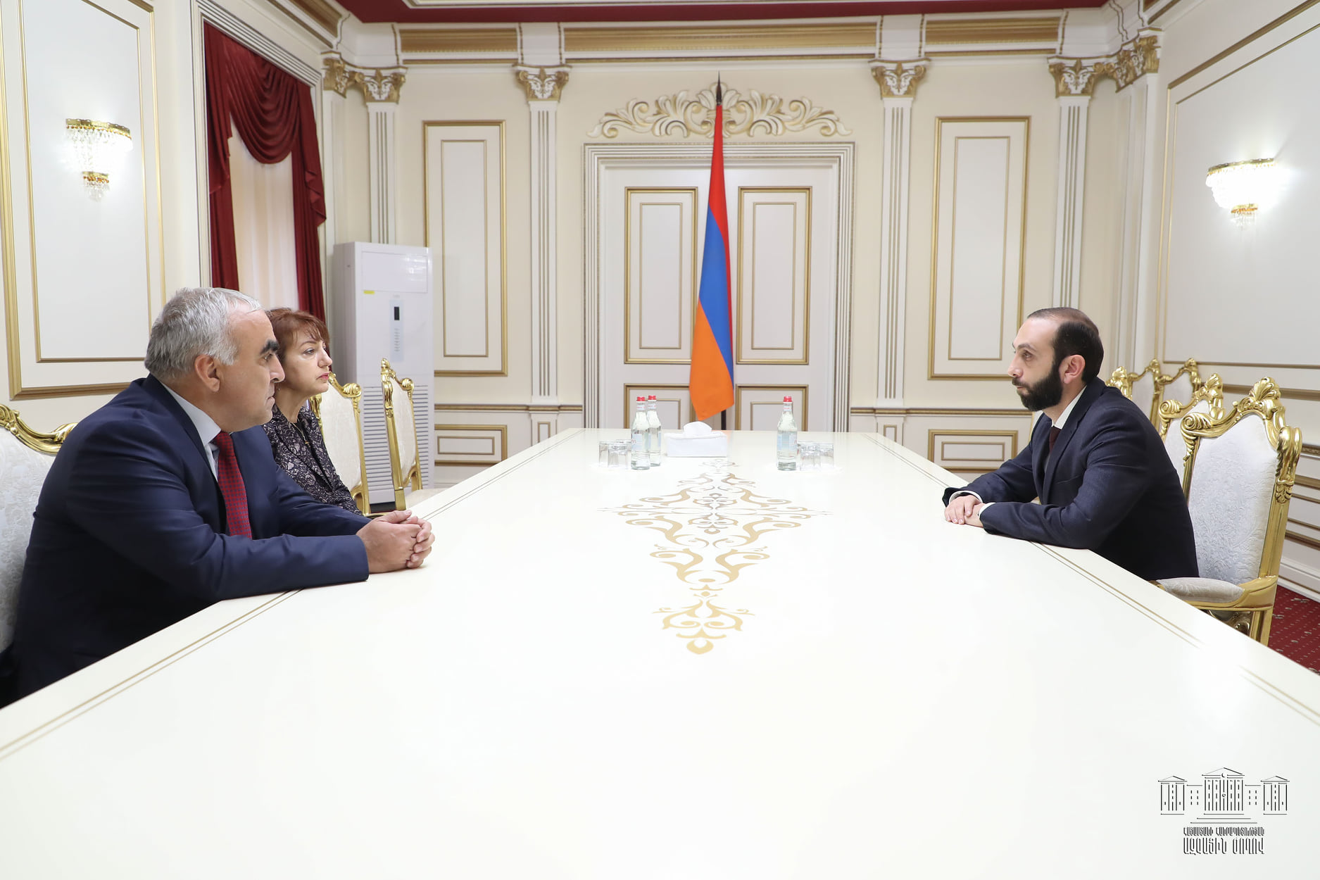 ԱԺ նախագահը հանդիպում է ունեցել «Ժառանգություն» կուսակցության ներկայացուցիչների հետ
