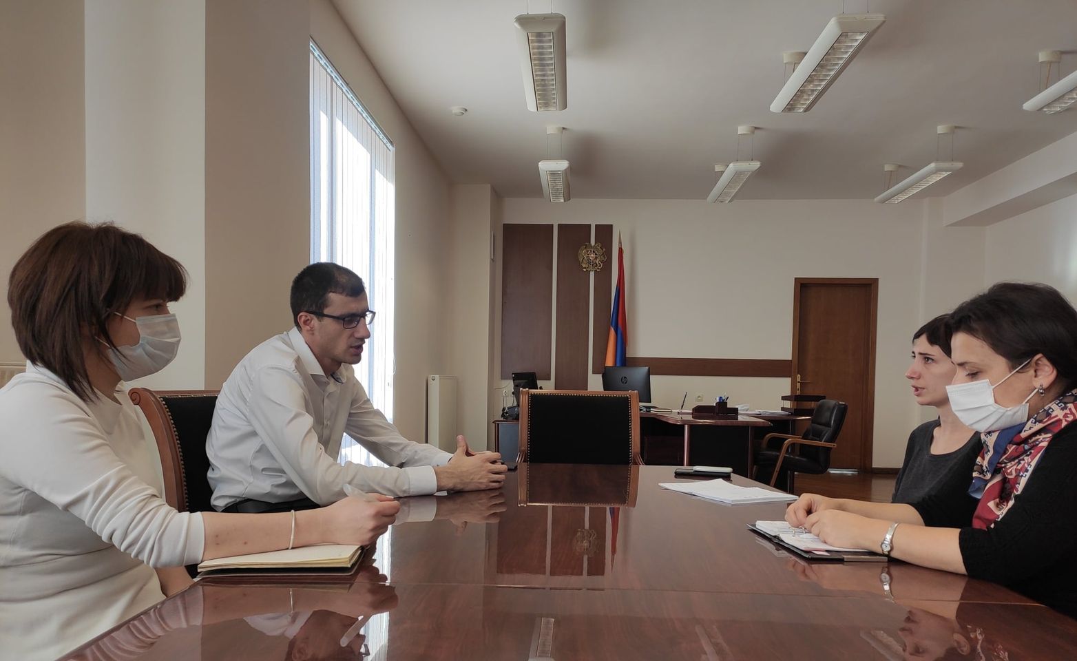 ՀՀ աշխատանքի և սոցիալական հարցերի նախարարը հանդիպում է ունեցել Հայրենիքի պաշտպանի վերականգնողական կենտրոնի տնօրենի հետ