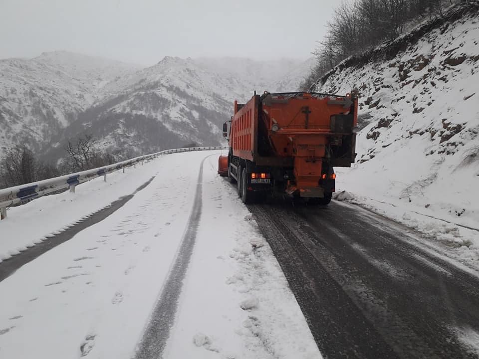 Գորիս-Կապան, Արթիկ-Ալագյազ և Վանաձոր-Դիլիջան ավտոճանապարհներին տեղ-տեղ մերկասառույց է