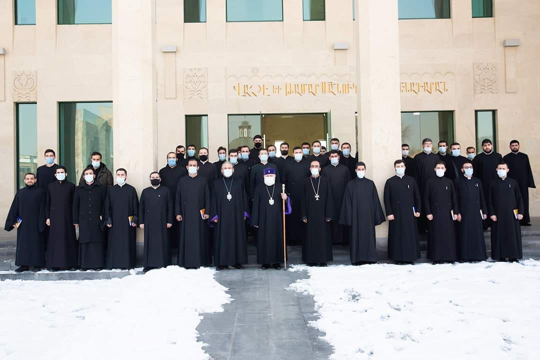 Ամենայն Հայոց Կաթողիկոսը հանդիպում է ունեցել Մայր Աթոռի սարկավագաց դասի հետ