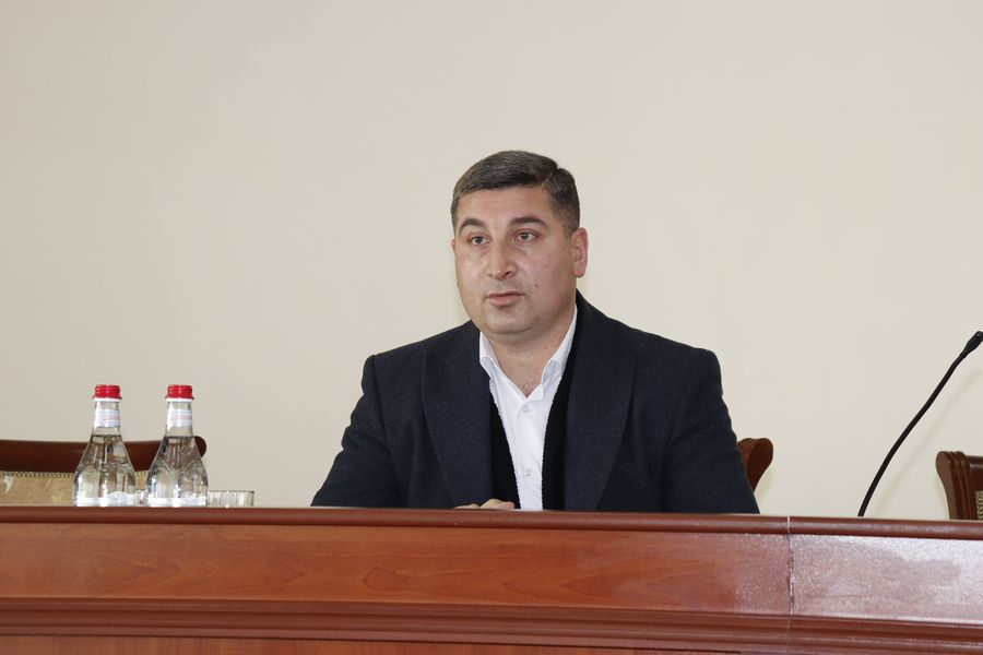 Գեղարքունիքի մարզպետն աշխատակազմի հետ տարեվերջյան խորհրդակցություն է անցկացրել
