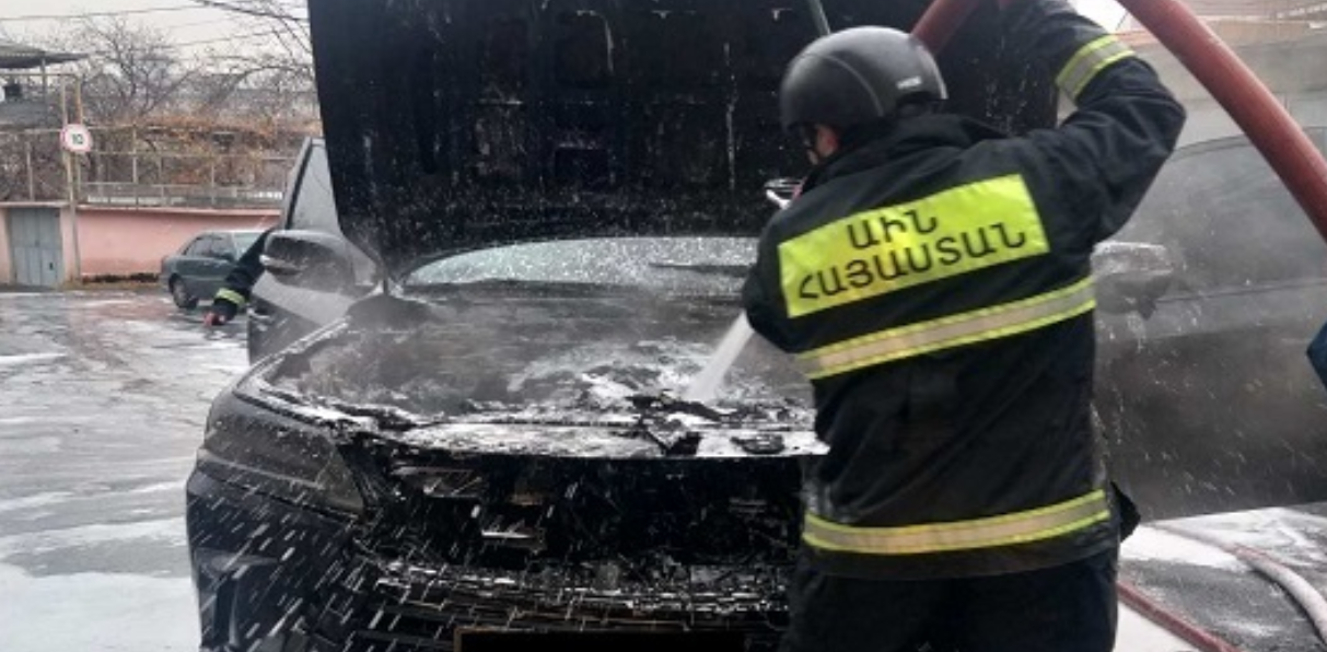Երևանի Ազատության պողոտայում այրվել է «Lexus» մակնիշի ավտոմեքենա