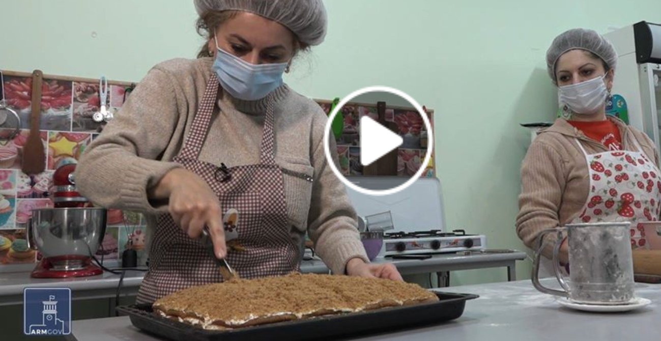 Ոտքի կանգնել ամենօրյա աշխատանքով. Հադրութից Երևան բերած միակ հարիչն այսօր դարձել է Սարգսյանների եկամտի աղբյուրը