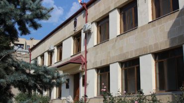 Քաղաքացին քիմիական համապատասխան միջոցներով նախապես մշակված կաշառք-գումարը անձնագրայինի վարչական շենքում տվել է աշխատակցին. ԱԱԾ