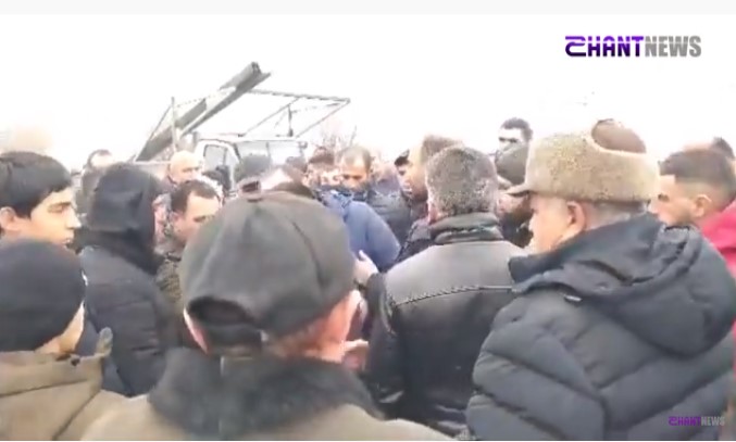 Շիրակի մարզի մի քանի համայնքների բնակիչներ փակել են Գյումրի-Բավրա ավտոճանապարհը