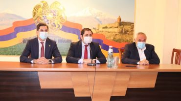 Սուրեն Պապիկյանն Արարատի մարզպետարանի աշխատակազմին է ներկայացրել նորանշանակ մարզպետին