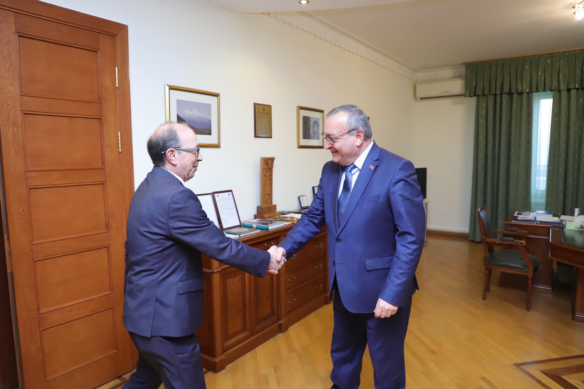 Արա Այվազյանը հանդիպել է ԱՀ ԱԺ նախագահ Արթուր Թովմասյանի հետ