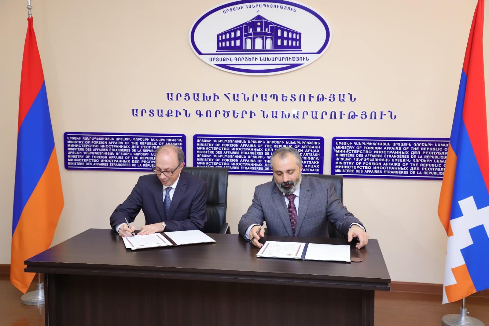 Արա Այվազյանն ու Դավիթ Բաբայանը ստորագրել են ՀՀ և ԱՀ ԱԳՆ-ների միջև 2021թ. խորհրդակցությունների պլան