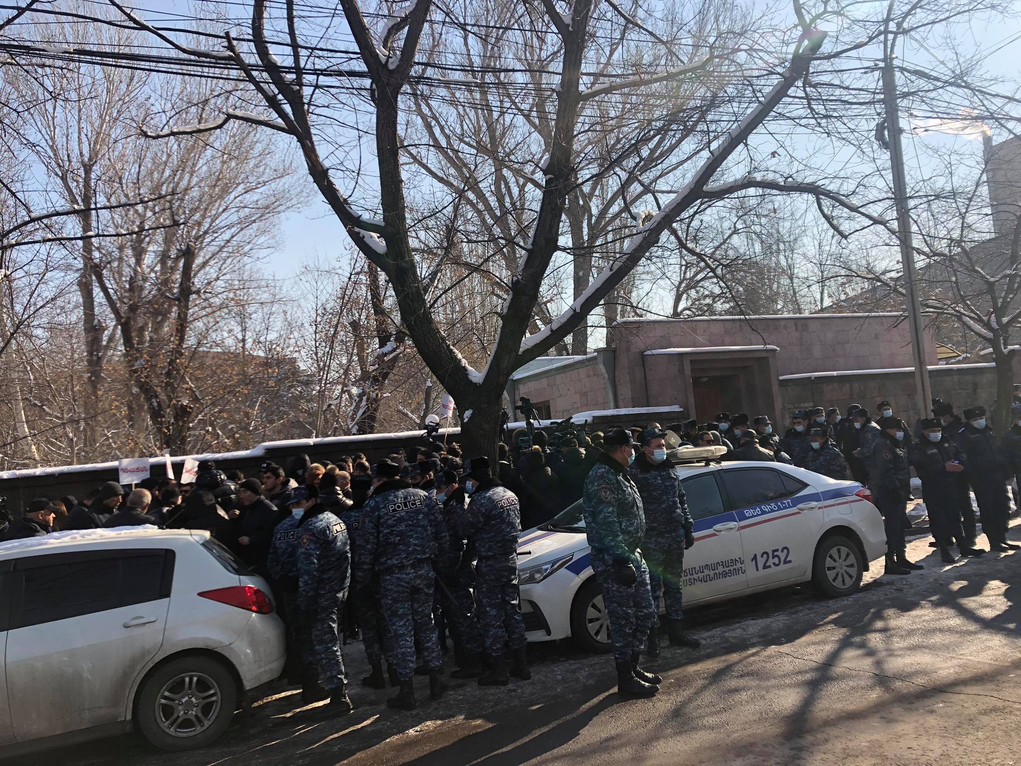 Բողոքի ակցիա ԱԺ-ի դիմաց