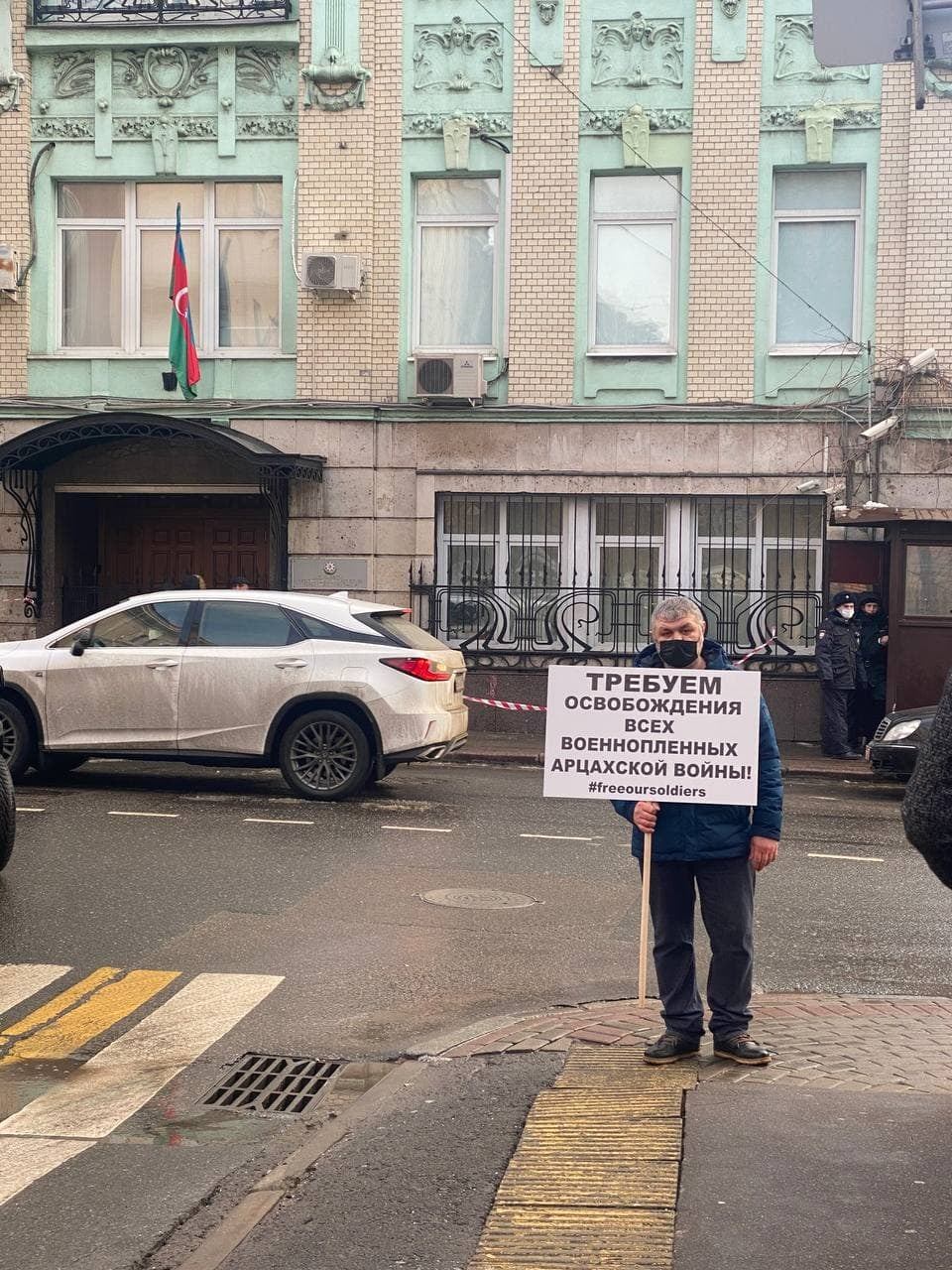 Հայ գերիներին ազատ արձակելու պահանջով Մոսկվայում խաղաղ ակցիան շարունակվում է
