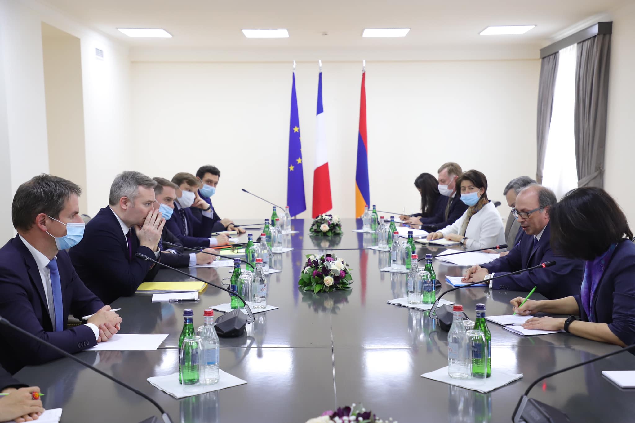 Մեկնարկել է Արա Այվազյանի և Ժան-Բատիստ Լըմուանի հանդիպումը