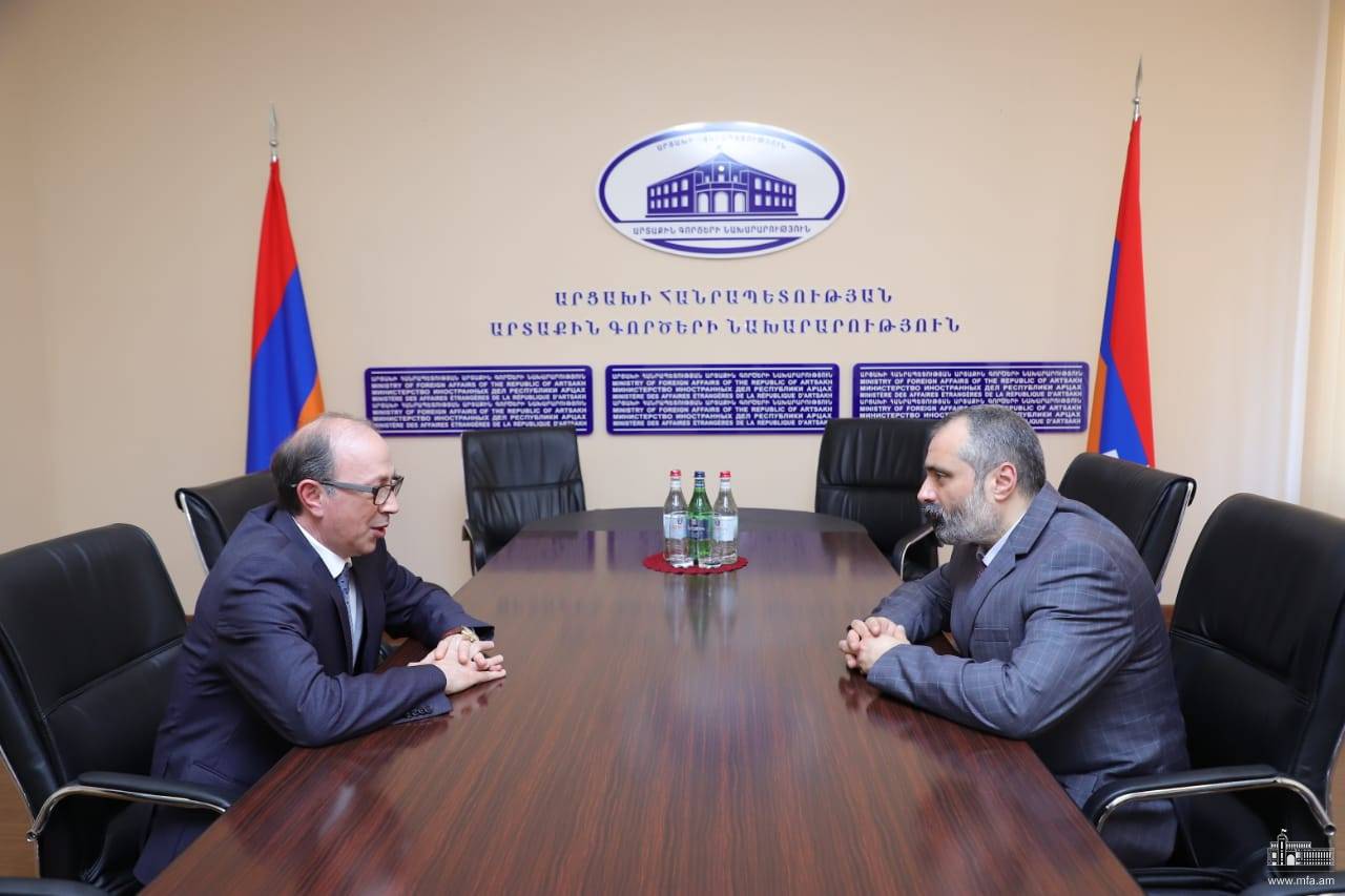 ՀՀ և ԱՀ արտգործնախարարները հանգամանալից քննարկել են Արցախի ժողովրդի դեմ թուրք-ադրբեջանական ագրեսիայի հետևանքով ստեղծված իրադրությունը