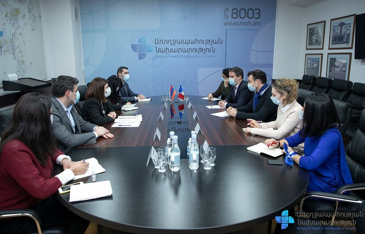 Առողջապահության նախարարը հանդիպել է Ֆրանսիայի դեսպանի, ԶՖԳ գրասենյակի տնօրենի հետ. քննարկվել են աջակցության ծրագրերը