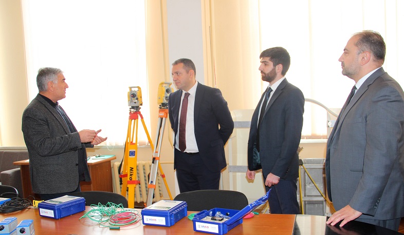 ՀՀ էկոնոմիկայի նախարարը ծանոթացել է Հայաստանի ազգային ագրարային համալսարանում իրականացվող բարեփոխումներին ու գիտահետազոտական աշխատանքներին