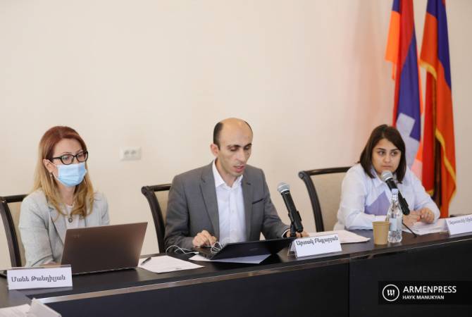 Արցախում այս պահին բնակվում է 105-110 հազար արցախցի. Արտակ Բեգլարյան